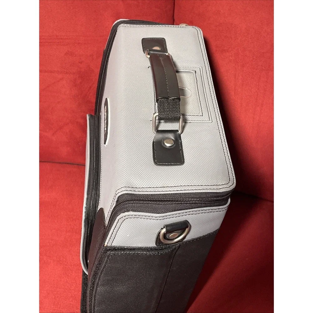 G-PAK‎ NAKIWORLD BLACK PADED TRAVEL BAG/CASE -Nintendo WII